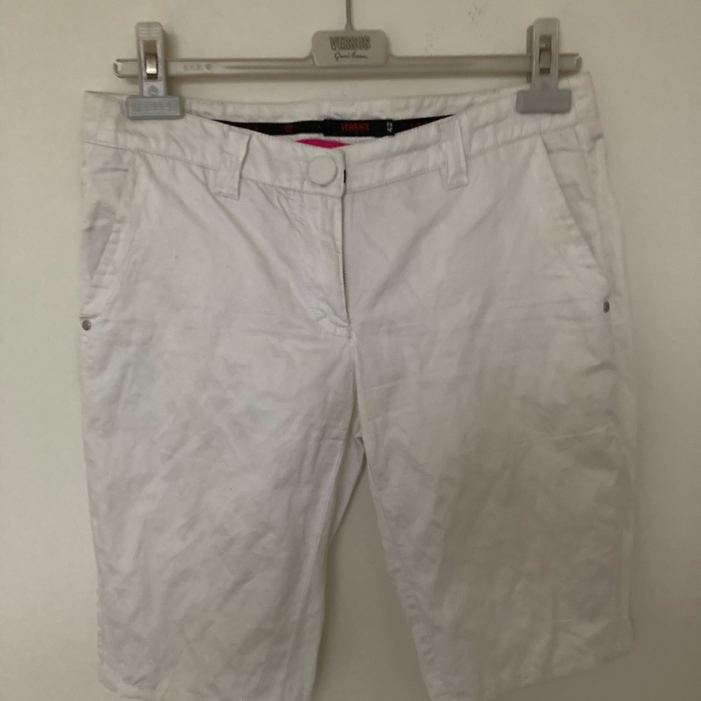 Gianni Versace White Bermuda Shorts Summer-Ready Style